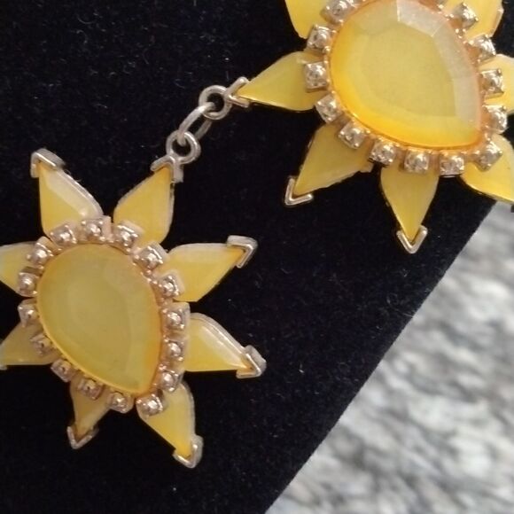 Vintage Costume Jewelry Set  - Picture 5 of 7